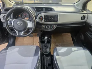 Toyota Yaris SE Hatchback 5dr 2013 Gray