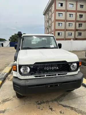 New Toyota Hilux 2025 White
