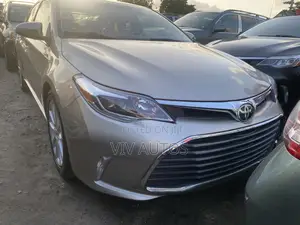 Toyota Avalon Limited 4dr Sedan (3.5L 6cyl 6A) 2015 Gold