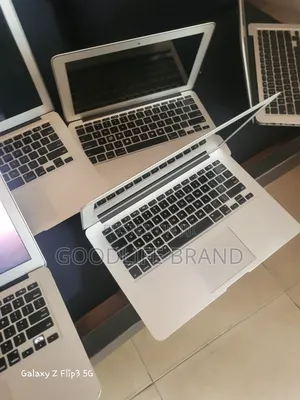 Laptop Apple MacBook Air 2011 4GB Intel Core Ultra 7 SSHD+SSD 128GB