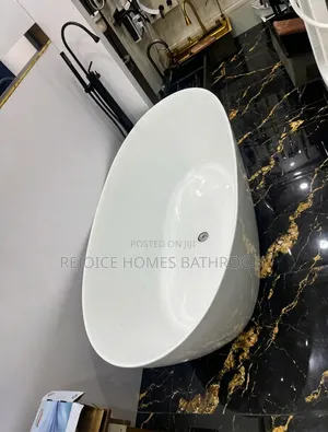 Luxury Freestanding Oval Bathtub