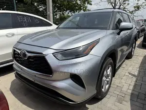 Toyota Highlander 2022 Silver