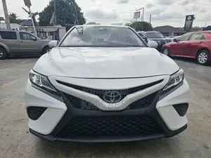 Toyota Camry 2018 White