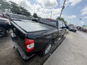 Toyota Tundra Limited 4dr Double Cab 4WD SB (5.7L 8cyl 6A) 2015 Black