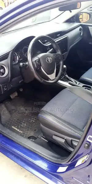 Toyota Corolla SE (1.8L 4cyl 6M) 2018 Blue