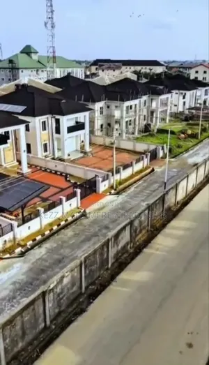 5bdrm Duplex in Gated Estate, Off for sale