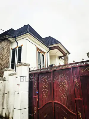 7bdrm Duplex in Adaeke Avenue, Owerri for sale