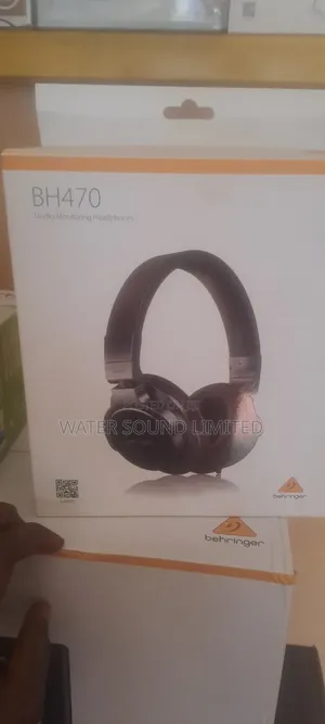 Studio Headphone Behringer Bh470