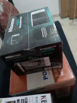 Compact Hisense Microwave 4 - 700 Watts White Solo Oven