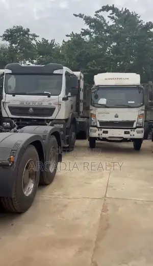 Brand New: 8 Cylinder Sinotruk Tx 430 CNG Tractor Unit