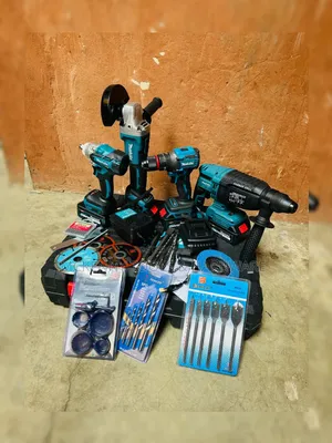Makita 4-in-1 Cordless Machine Set Includes Drilling and Cutting Tools