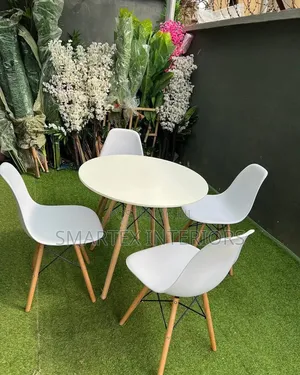 Classic Design Wooden Top Table With Chairs