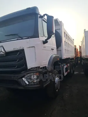 Howo 371 Truck Refurbishment: 10 Tyres Heavy-Duty Machine