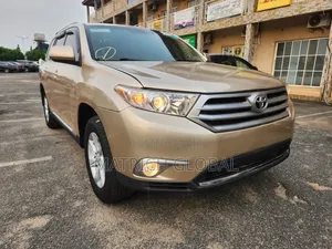 Toyota Highlander Plus 3.5L 4WD 2013 Gold