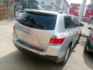 Toyota Highlander Limited 2012 Silver