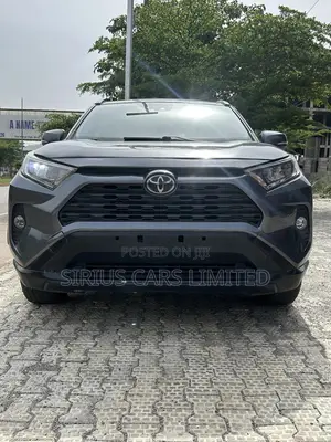 Toyota RAV4 XLE 2021 Gray