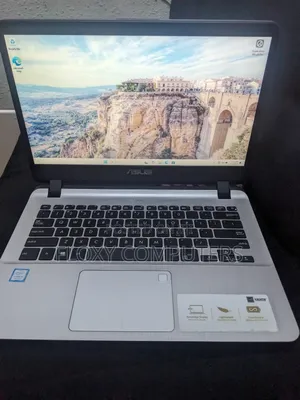 Laptop Asus ASUSPRO B9440UA 8GB Intel Core i3 SSD 256GB