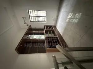 4bdrm Townhouse / Terrace in Jakande for rent