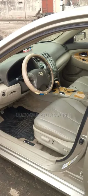 Toyota Camry XLE V6 4dr Sedan (3.5L 6cyl 6AM) 2008 Gold