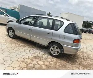 Toyota Picnic 2000 Silver