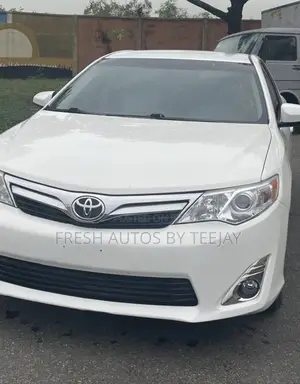 Toyota Camry LE 4dr Sedan w/Prod. End 11/13 (2.5L 4cyl 6A) 2014 White