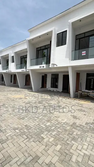 3bdrm Duplex in Ikota for sale