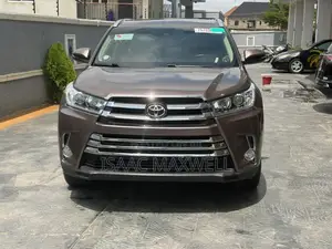 Toyota Highlander XLE 4x2 V6 (3.5L 6cyl 8A) 2018 Gray