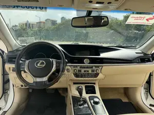 Lexus ES 2013 White
