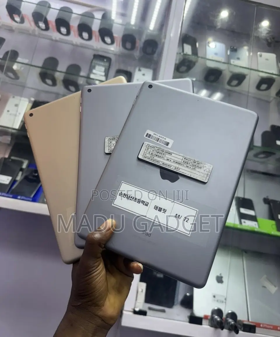Apple iPad 9.7 32 GB Gray