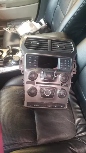 Factory Followcome Radio Chrome Ford Explorer 2013 Model