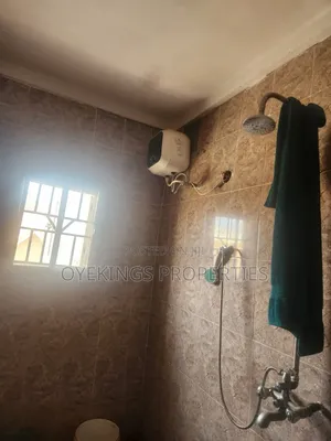 4bdrm Bungalow in Idishin Babajebu, Akala Express for sale
