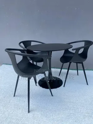 High Quality Set of Round Dining Table