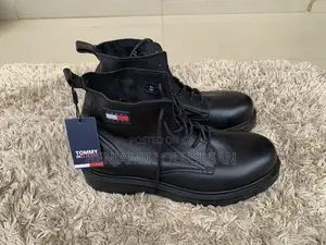 Tommy Jeans Logo-Patch Lace-Up Leather Boots