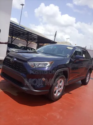 Toyota RAV4 XLE 2021 Blue