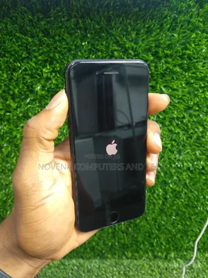 Apple iPhone SE (2020) 128 GB Black
