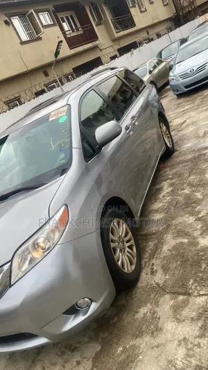 Toyota Sienna 2012 Gray