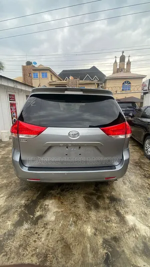 Toyota Sienna 2012 Gray