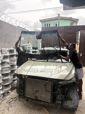 Hhyudai Santafe 2019 Windscreen Glass Available Installed at Chimatex