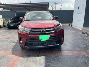 Toyota Highlander SE 4x4 V6 (3.5L 6cyl 8A) 2017 Red