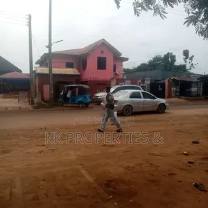 6bdrm Chalet in Oshimili South for sale