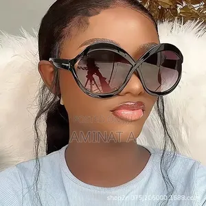 Trendy Ladies Eye Glasses Bold Unique Frame With Case (Black)