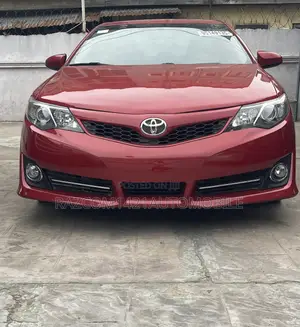 Toyota Camry SE 4dr Sedan (2.5L 4cyl 6A) 2014 Red