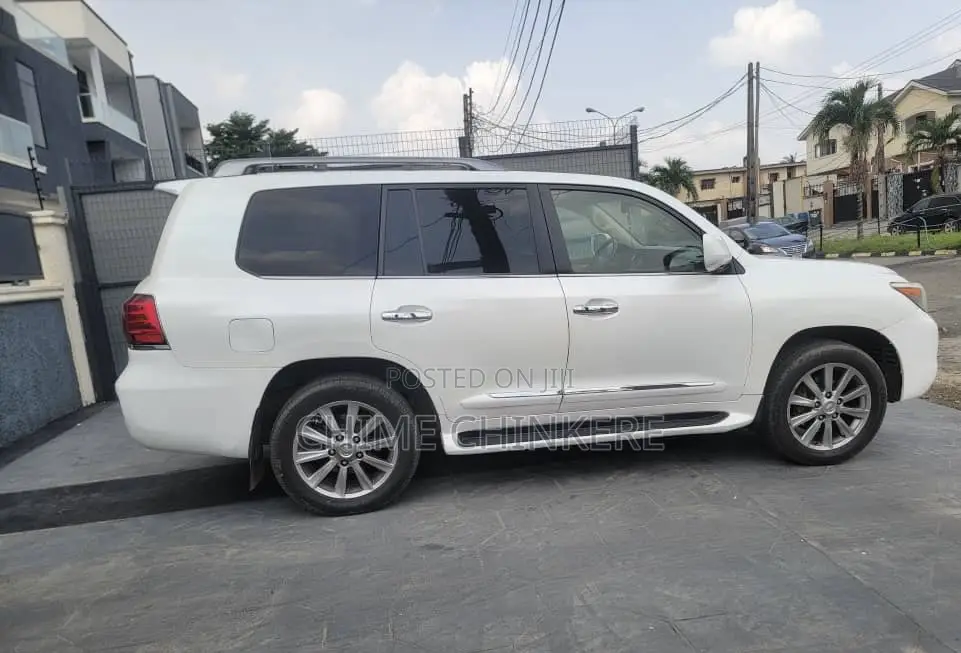 Lexus LX 570 2011 White