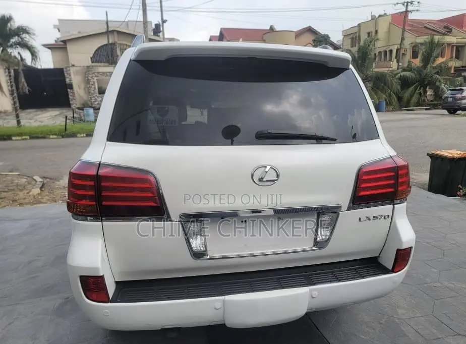 Lexus LX 570 2011 White