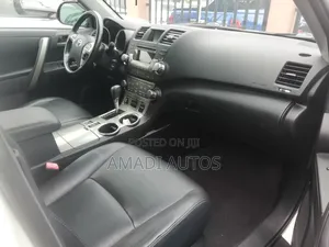Toyota Highlander SE 2012 White