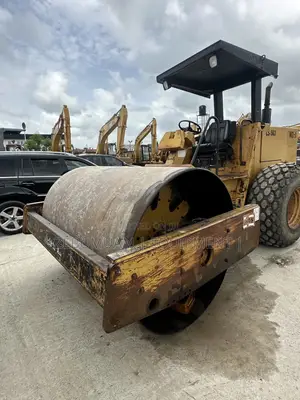 Cs 563 Caterpillar Vibrating Roller for Sale. Price 135m Naira