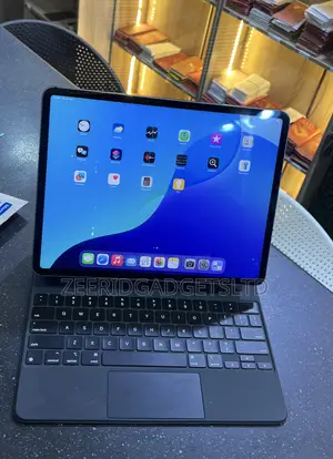 Apple iPad Pro 12.9 (2022) 256 GB Gray