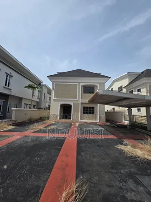 6bdrm Duplex in Carlton Gate Estate, Chevron for sale