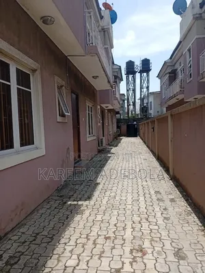 2bdrm Block of Flats in Off Rahman Adebayejo for rent