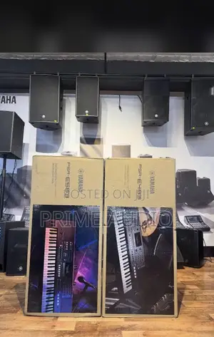 Yamaha E483 Electronic Keyboard